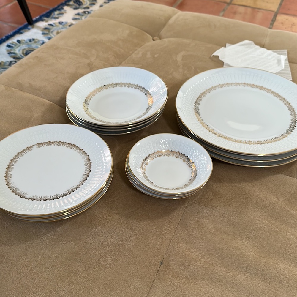 Vintage Margarete fine China set for 4 Bavaria Germany - 2 available